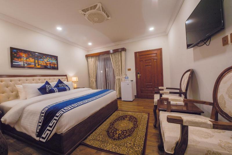 Standard King Room image 2