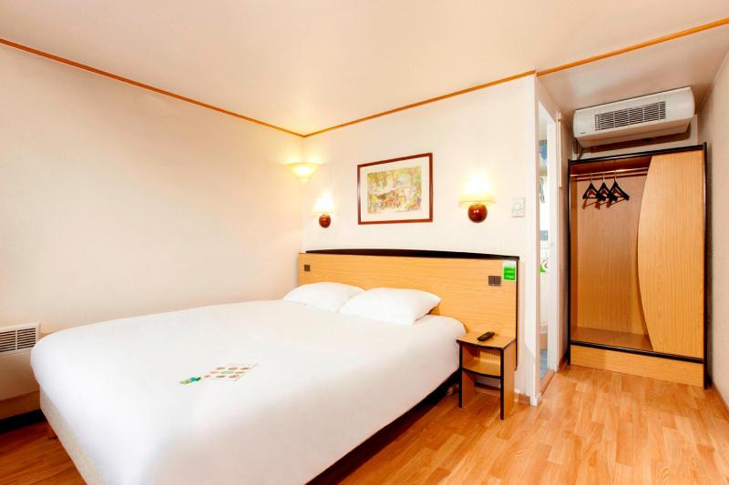 Double Room with One Junior Bed (Up To 10 Years)  image 4