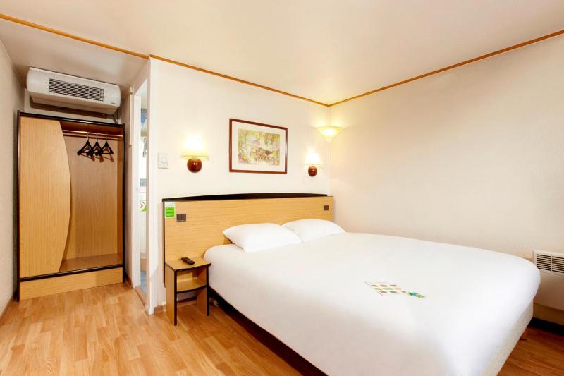 Double Room with One Junior Bed (Up To 10 Years)  image 3
