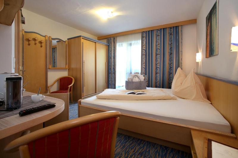 Standard Double Room with Balcony image 2