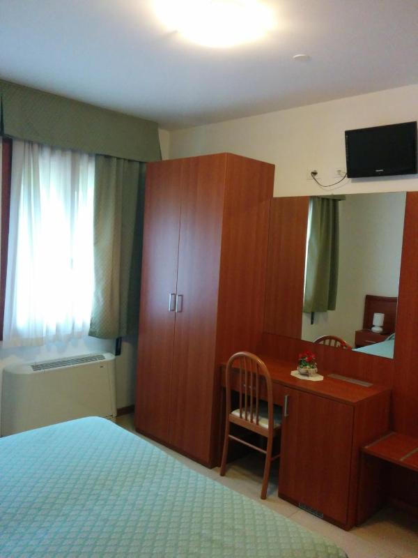 Double or Twin Room image 3