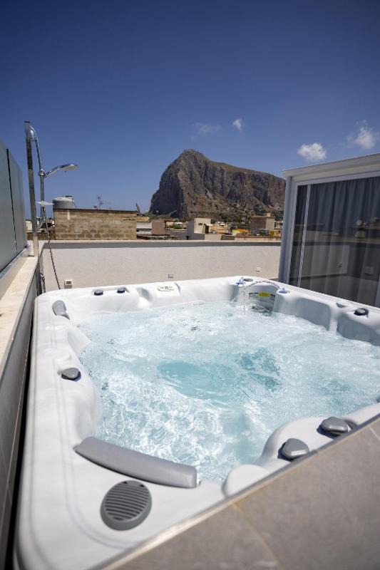 Acquarò Suite Apartments - image 12