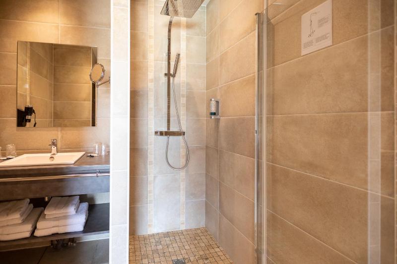 Double Room with Terrace with Pool View image 3