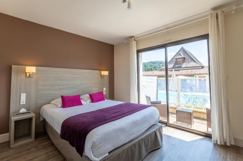 Double Room with Terrace with Pool View image 2