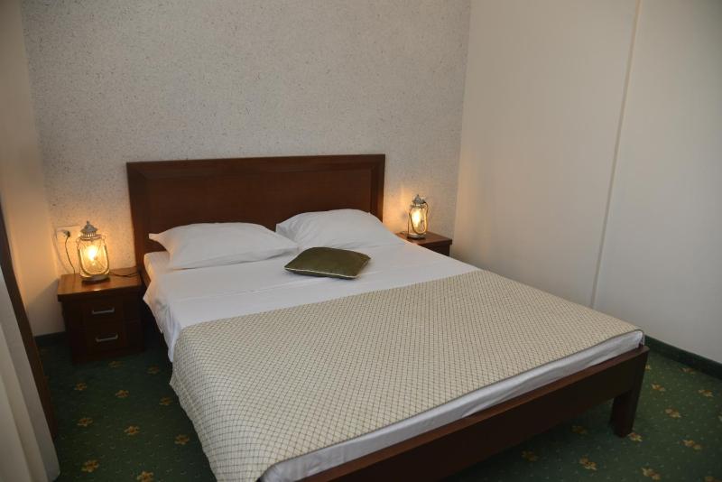 Deluxe Double Room image 2