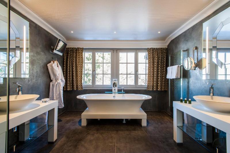 Suite with Mountain View image 3