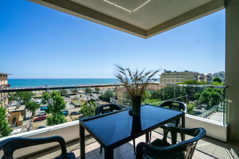 Apartment with Sea View image 2