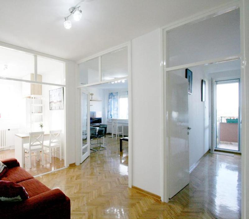 Magritte Business grade comfortable apartment. - image 6