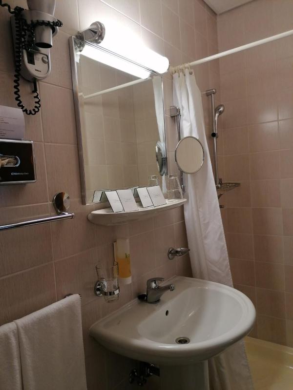 Economy Double Room image 2