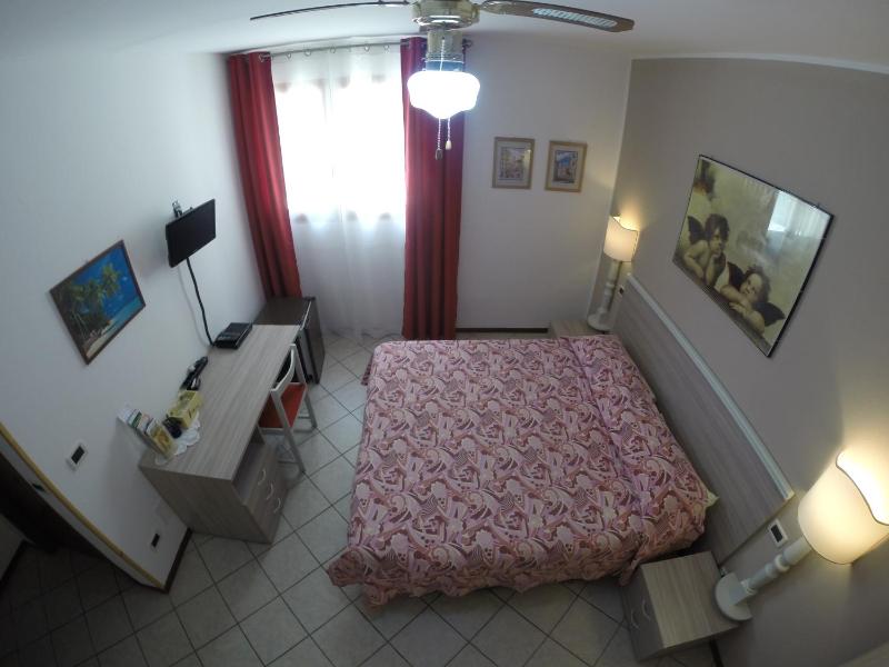 Double or Twin Room image 2