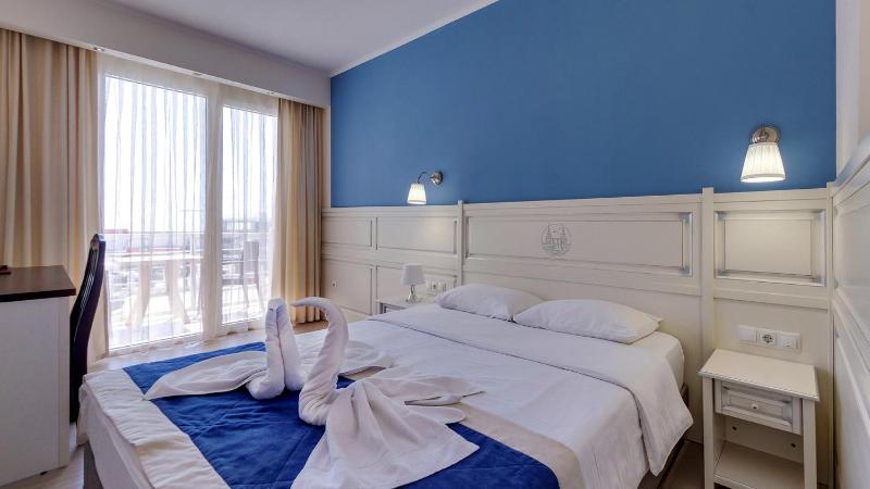 Double or Twin Room with Sea View and Balcony image 1