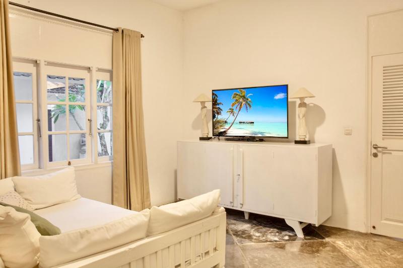 Villa EMMA | heart of Seminyak | 350m Beach - image 5