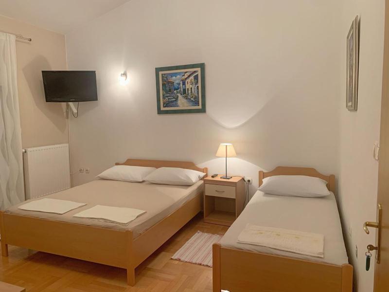 Double Room with Balcony image 3