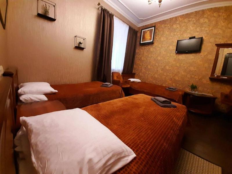 Standard Triple Room image 2