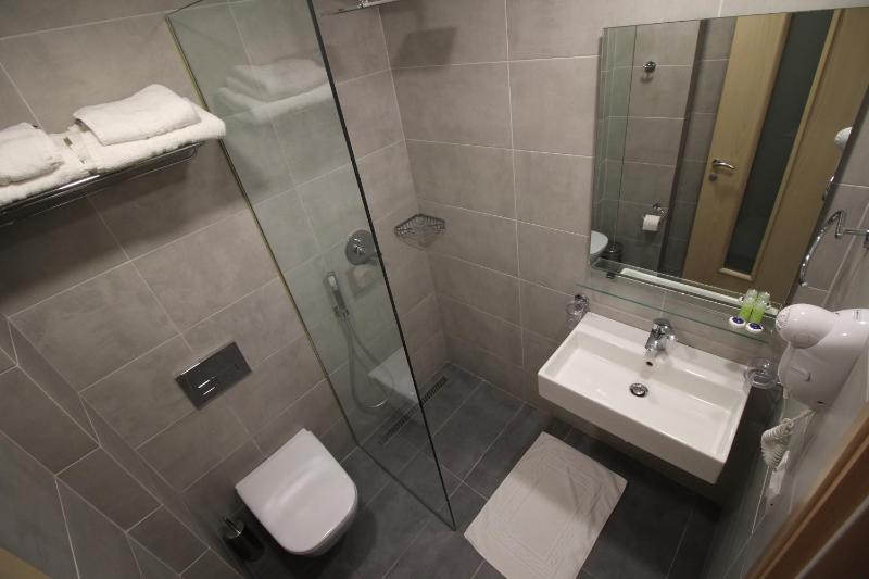 Superior Triple Room with Sea View image 3