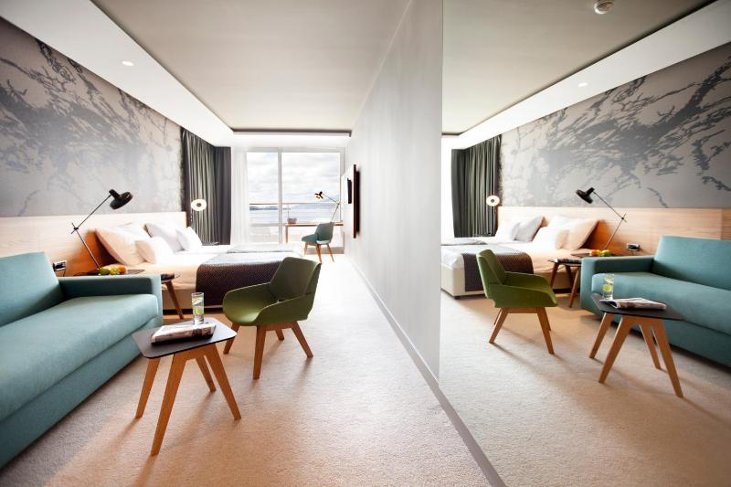 Deluxe Double Room with Sea View and Balcony image 4