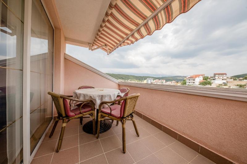 Apartment with Sea View image 3