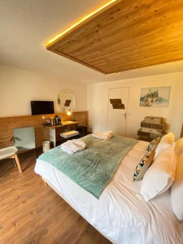 Quadruple Room with Mountain View image 3