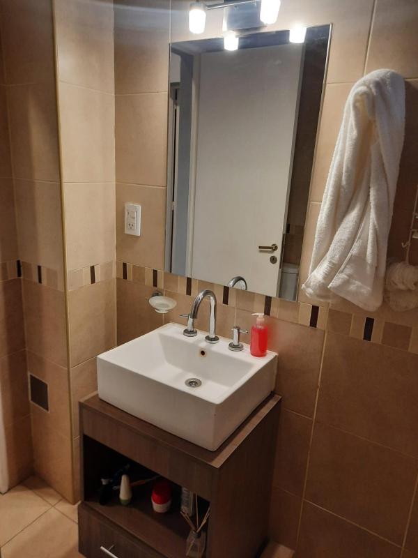 Hermoso Departamento con Cochera y Seguridad - image 4