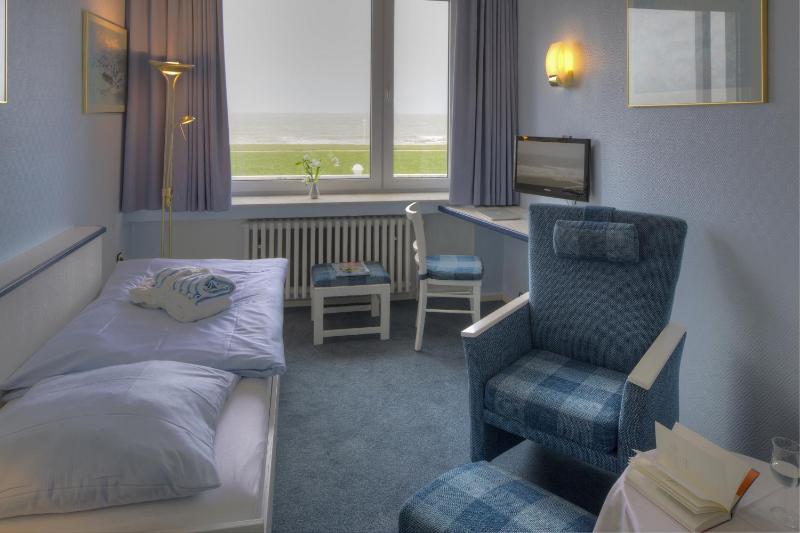 Standard Single Room image 3