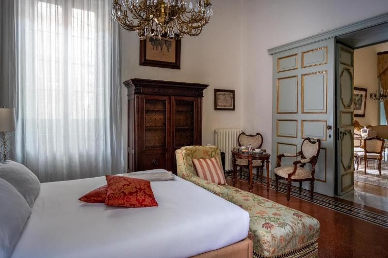 Superior Suite image 3