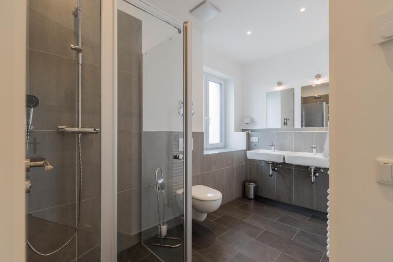 Apartment mit Wohn & Schlafzimmer image 3