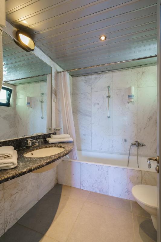 Double or Twin Room with Sea View image 4