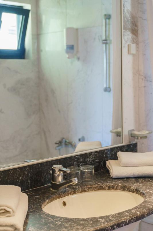 Deluxe Double or Twin Room with Sea View image 2