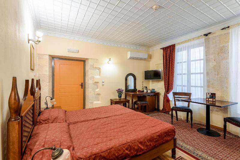 Economy Twin Room image 2