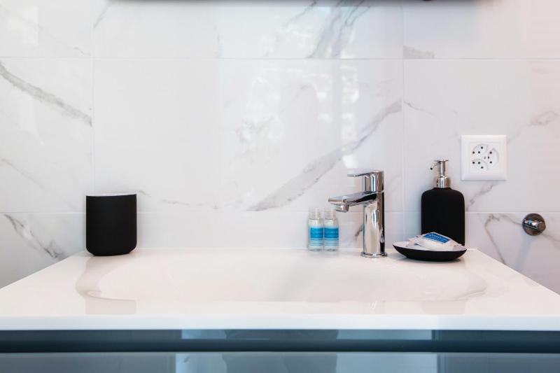 Flat Iron Apartments by Quokka 360 - Stylish Urban Stay 5 Minutes from Lugano Centre - image 28