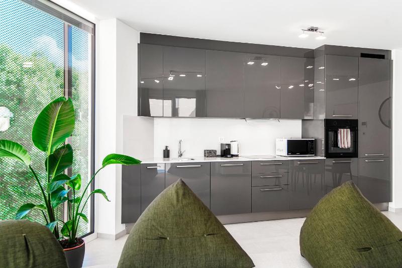 Flat Iron Apartments by Quokka 360 - Stylish Urban Stay 5 Minutes from Lugano Centre - image 18