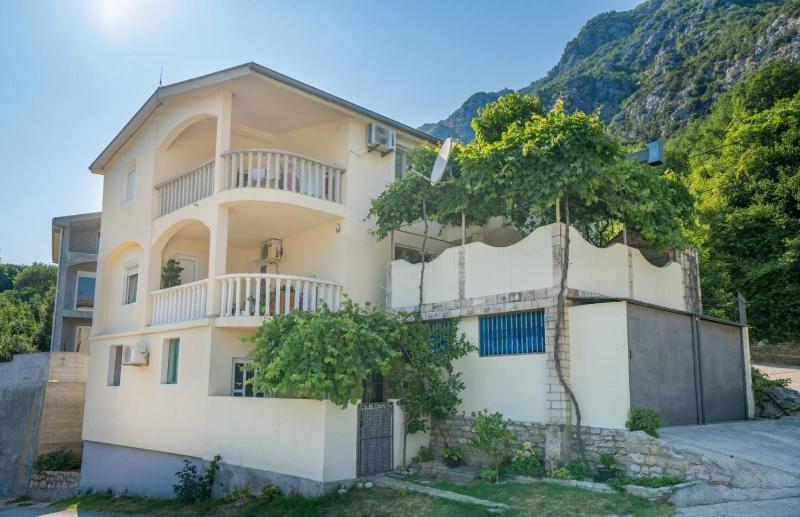 Three-Bedroom Apartment image 4