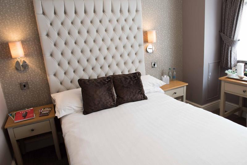 Standard Double Room image 3
