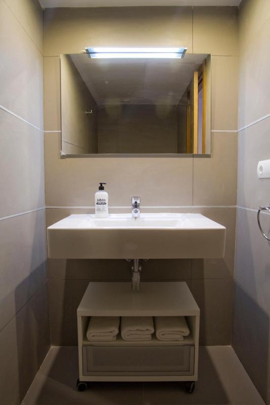 Three-Bedroom Superior Deluxe Apartment image 4