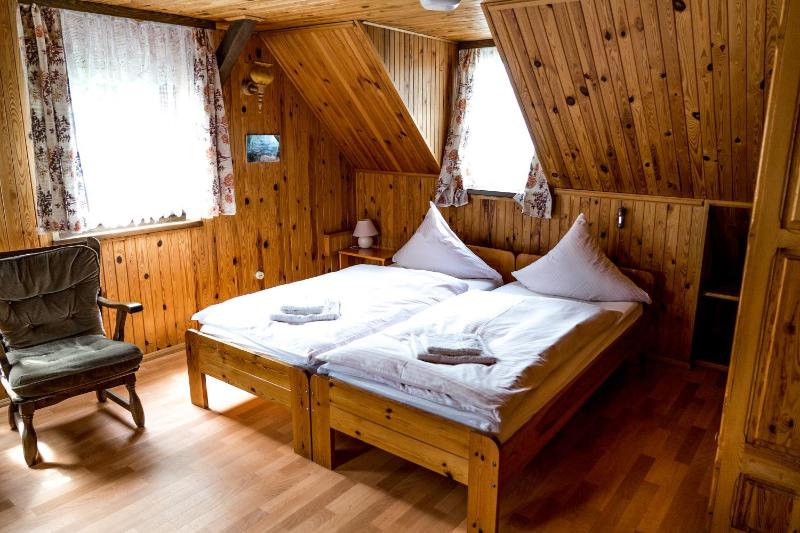 Triple Room with Bathroom image 2
