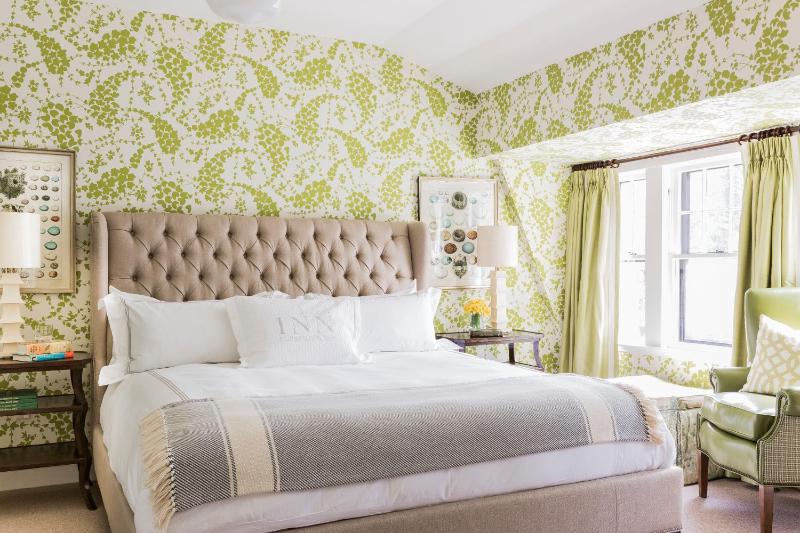 Deluxe King or Queen Room image 3
