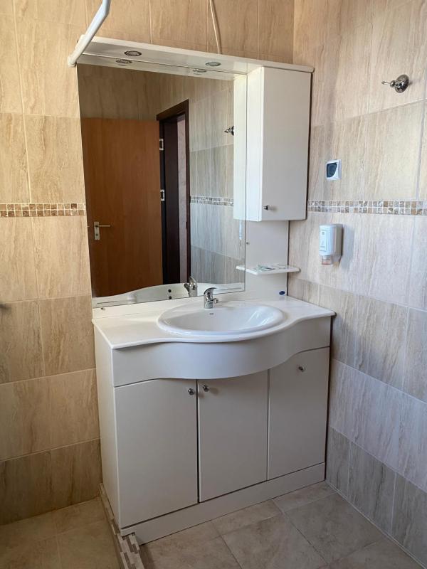 One-Bedroom Apartment image 4