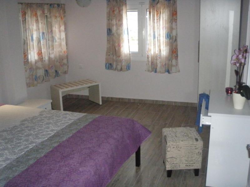 One-Bedroom Apartment with Sea View - Upper Floor image 4