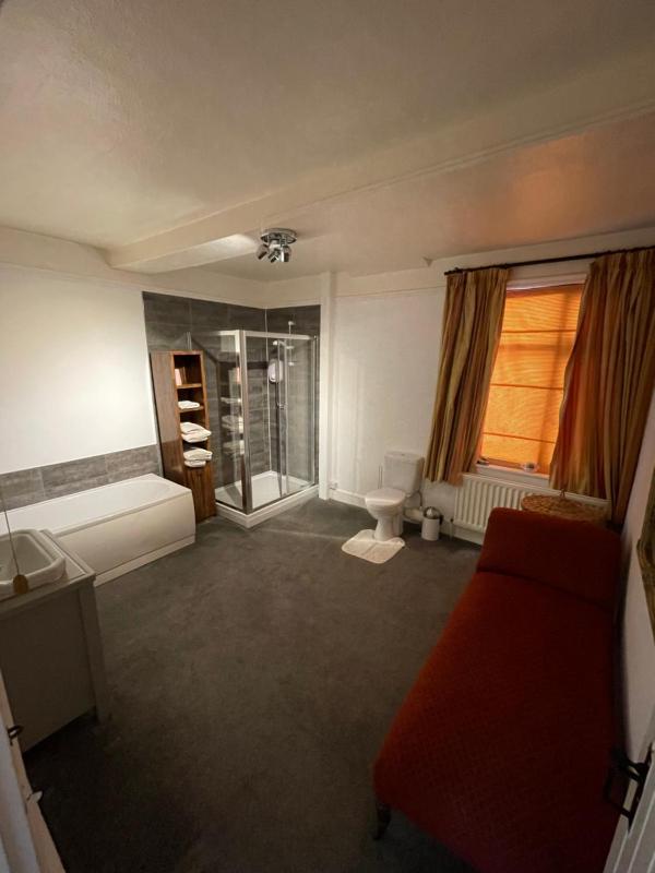 Double Room with Private Bathroom image 2