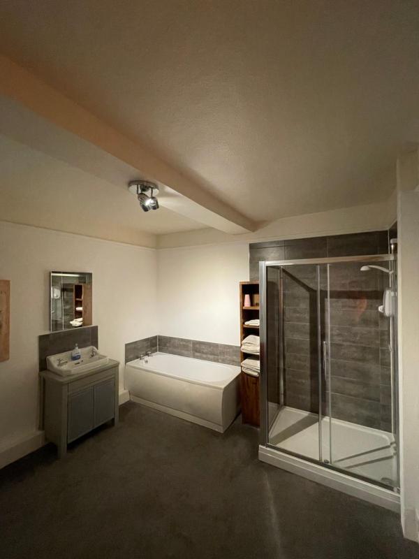Double Room with Private Bathroom image 3