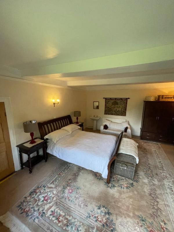 Abbey Farm Bed And Breakfast - image 12