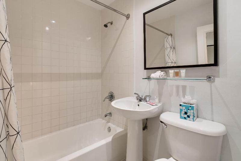 Standard Double Room with Two Double Beds image 2