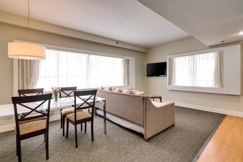 One-Bedroom Suite image 4