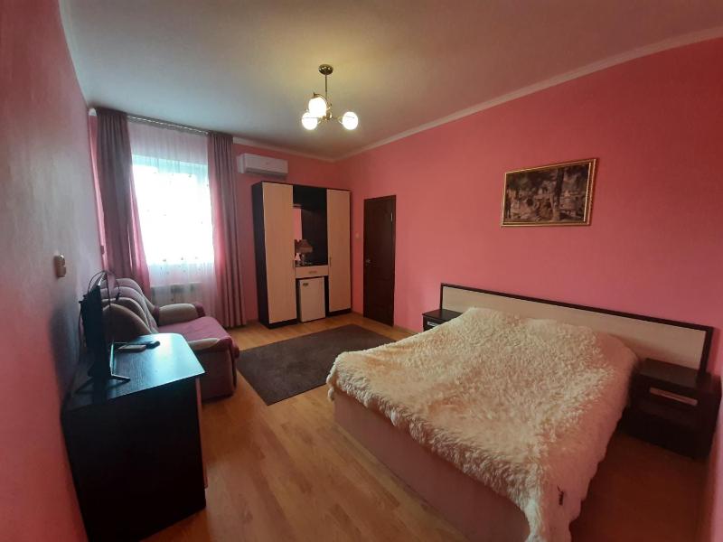 Standard Quadruple Room image 2