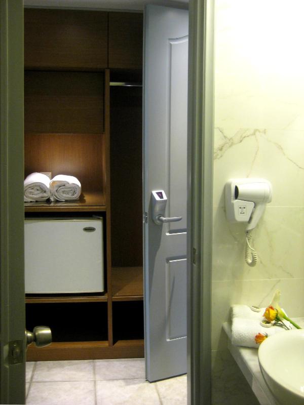 Double or Twin Room image 2