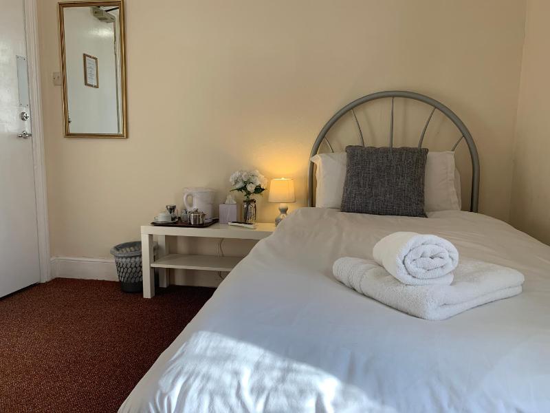 Single Room with Private Bathroom image 1
