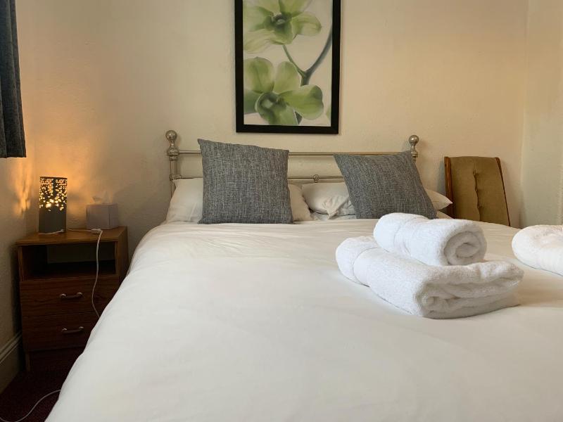 Double Room with Shared Bathroom image 2