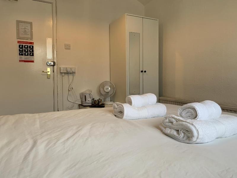 Double Room with Shared Bathroom image 4