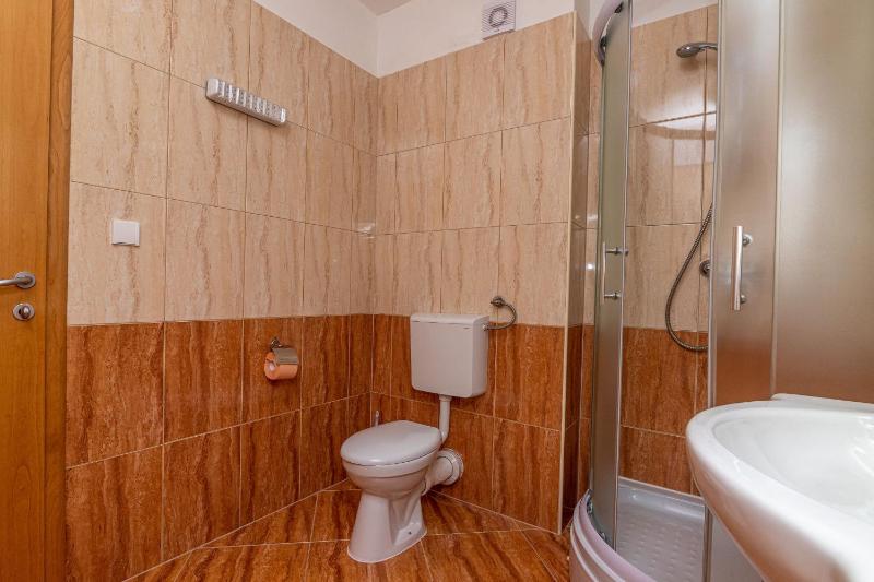 One-Bedroom Apartment with Garden View image 3