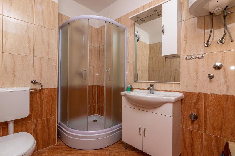 One-Bedroom Apartment with Garden View image 2